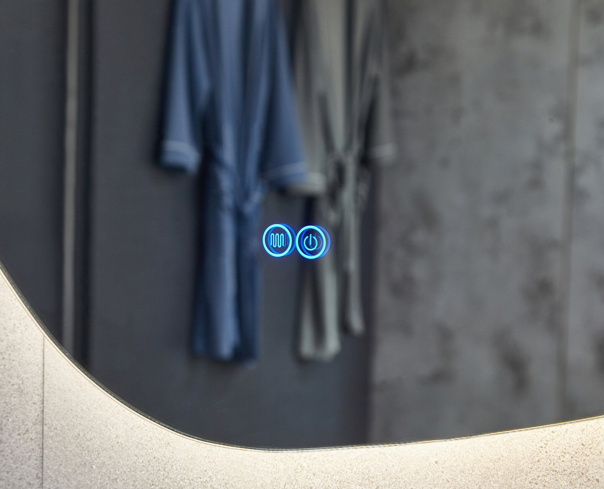 Spiegel asymmetrisch organische led verlichting en anti-condens 140 cm breed en 75 cm hoog