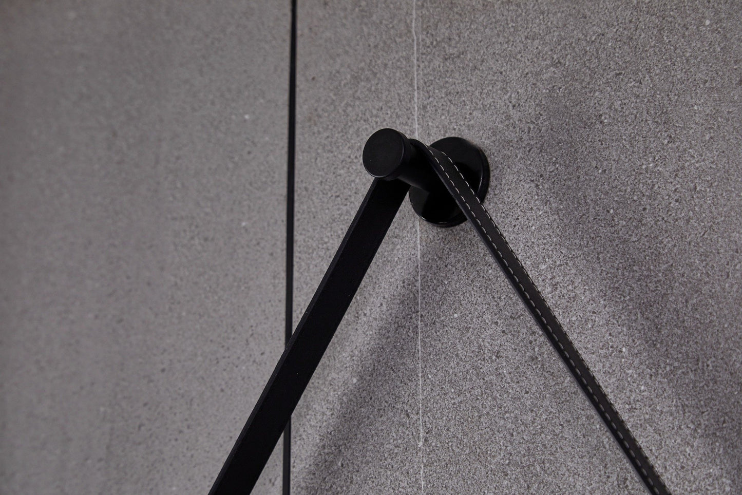 Espejo redondo 80 cm con marco negro cinturón de moda, iluminación LED empotrada y antivaho